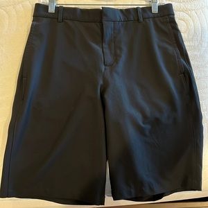 Nike men’s golf shorts size 30 barely worn like new